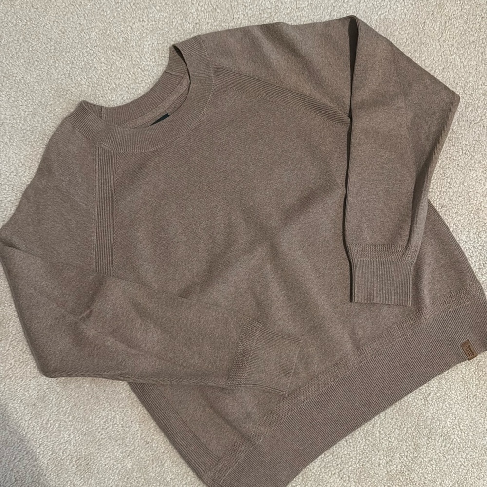 Roots crew sweater